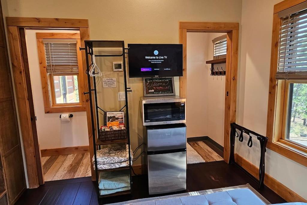 בנד Beautiful Riverfront Near Mt Bachelor With Hot Tub מראה חיצוני תמונה