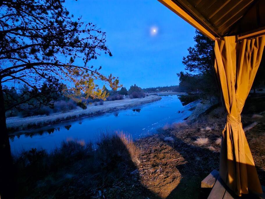 בנד Beautiful Riverfront Near Mt Bachelor With Hot Tub מראה חיצוני תמונה