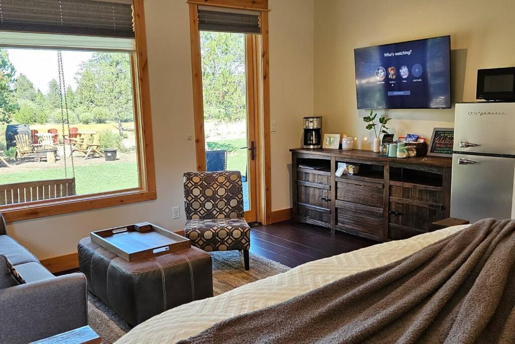 בנד Beautiful Riverfront Near Mt Bachelor With Hot Tub מראה חיצוני תמונה
