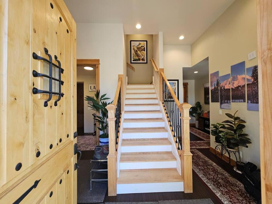 בנד Beautiful Riverfront Near Mt Bachelor With Hot Tub מראה חיצוני תמונה