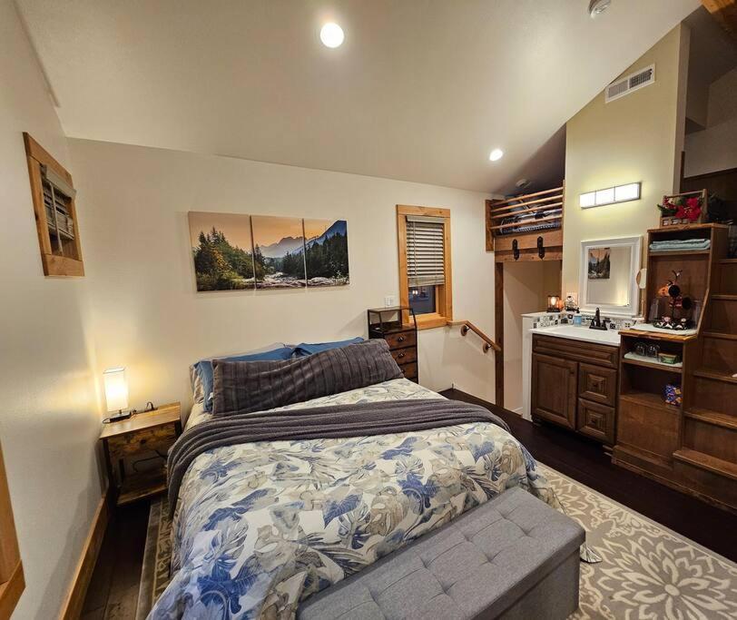 בנד Beautiful Riverfront Near Mt Bachelor With Hot Tub מראה חיצוני תמונה