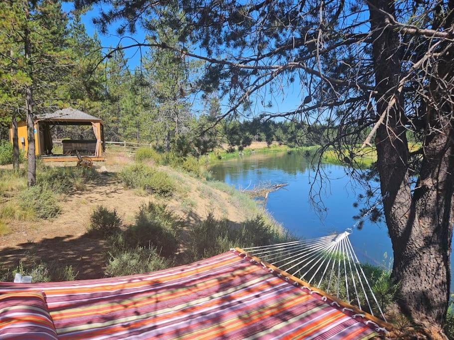 בנד Beautiful Riverfront Near Mt Bachelor With Hot Tub מראה חיצוני תמונה
